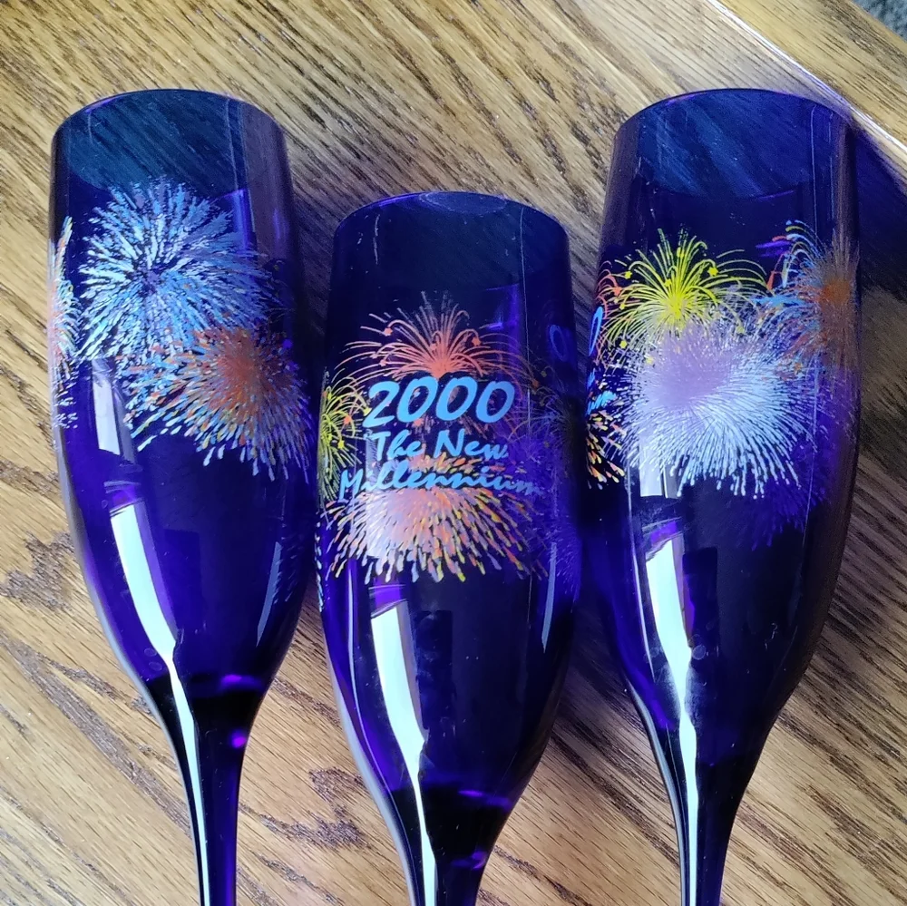 NWOT Y2K 2000 Vintage stemware. NewYears Eve Millennium Flutes! Gifts Holidays